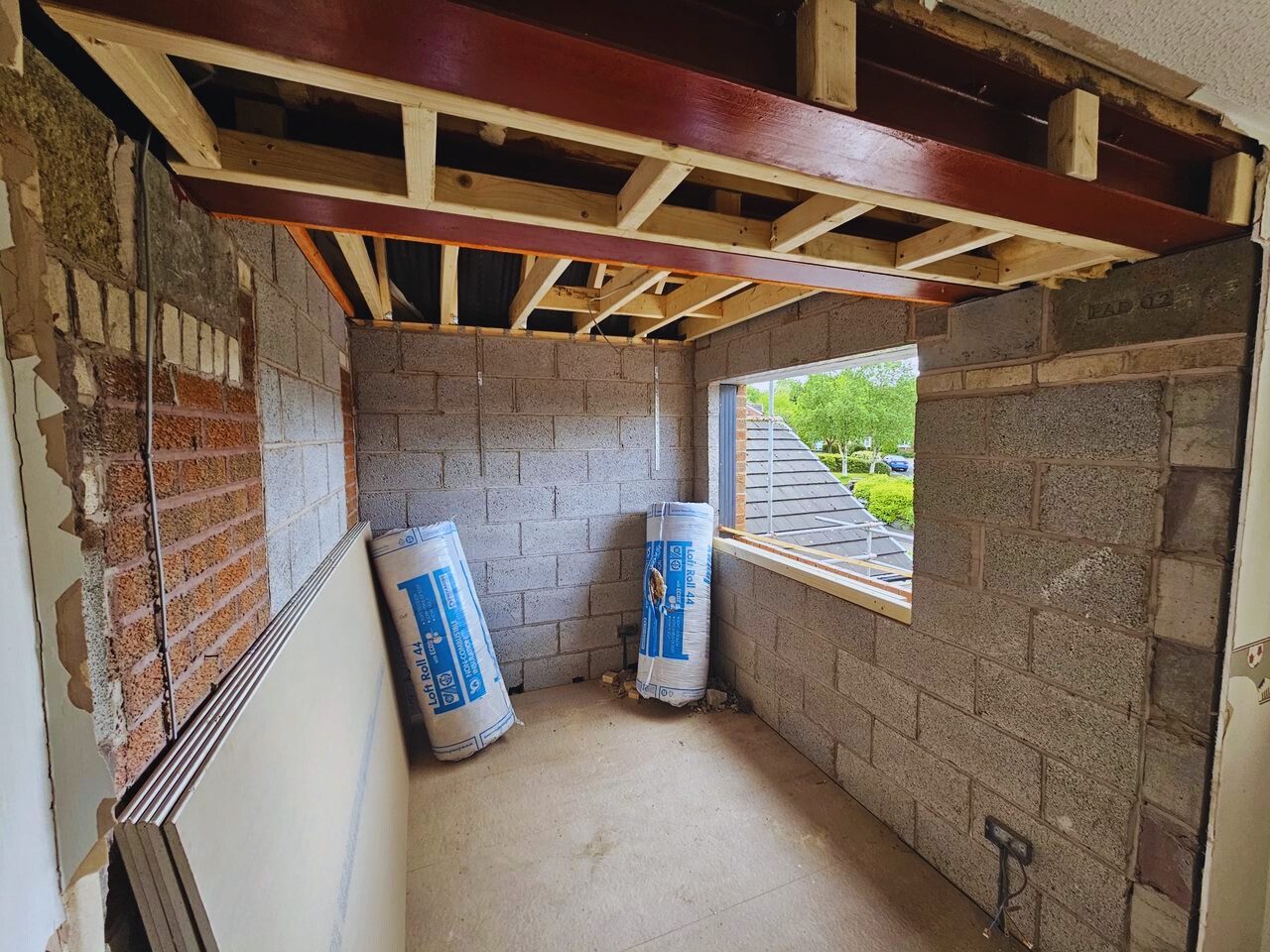https://manchesterhomes.co.uk/wp-content/uploads/2025/04/2-Holcombe-Close-2.jpg