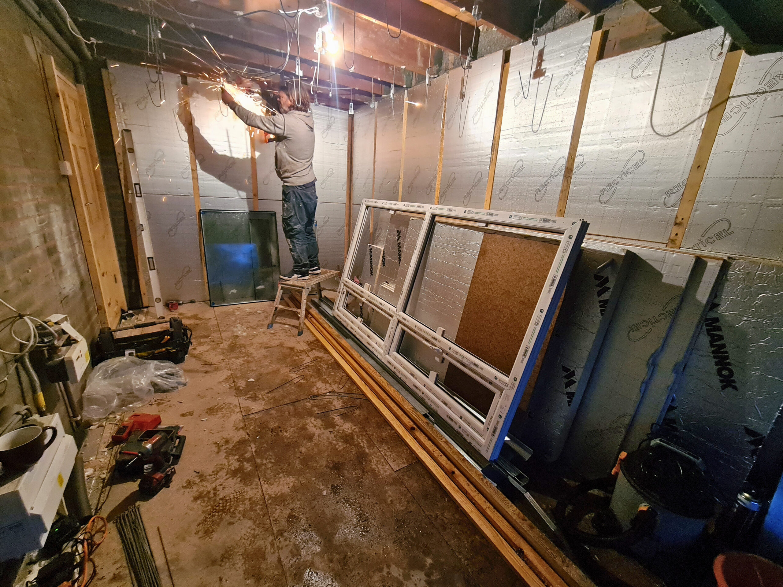 https://manchesterhomes.co.uk/wp-content/uploads/2025/04/5-Capesthorne-Road-3-scaled.jpg